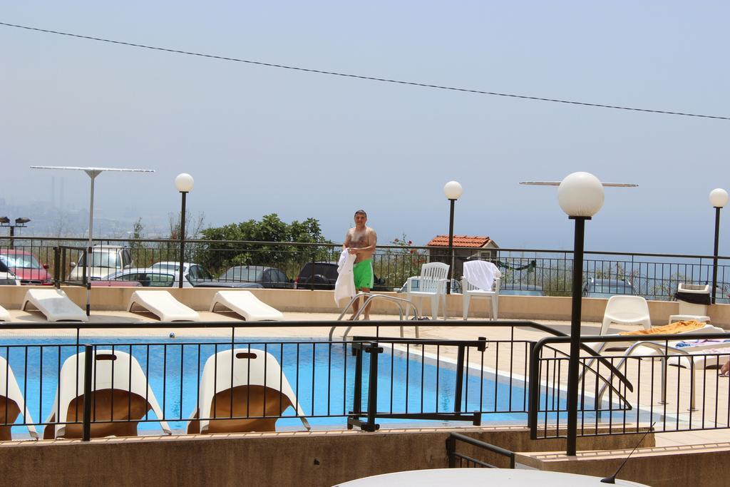 Adma Blue Screen Jounieh Ruang foto