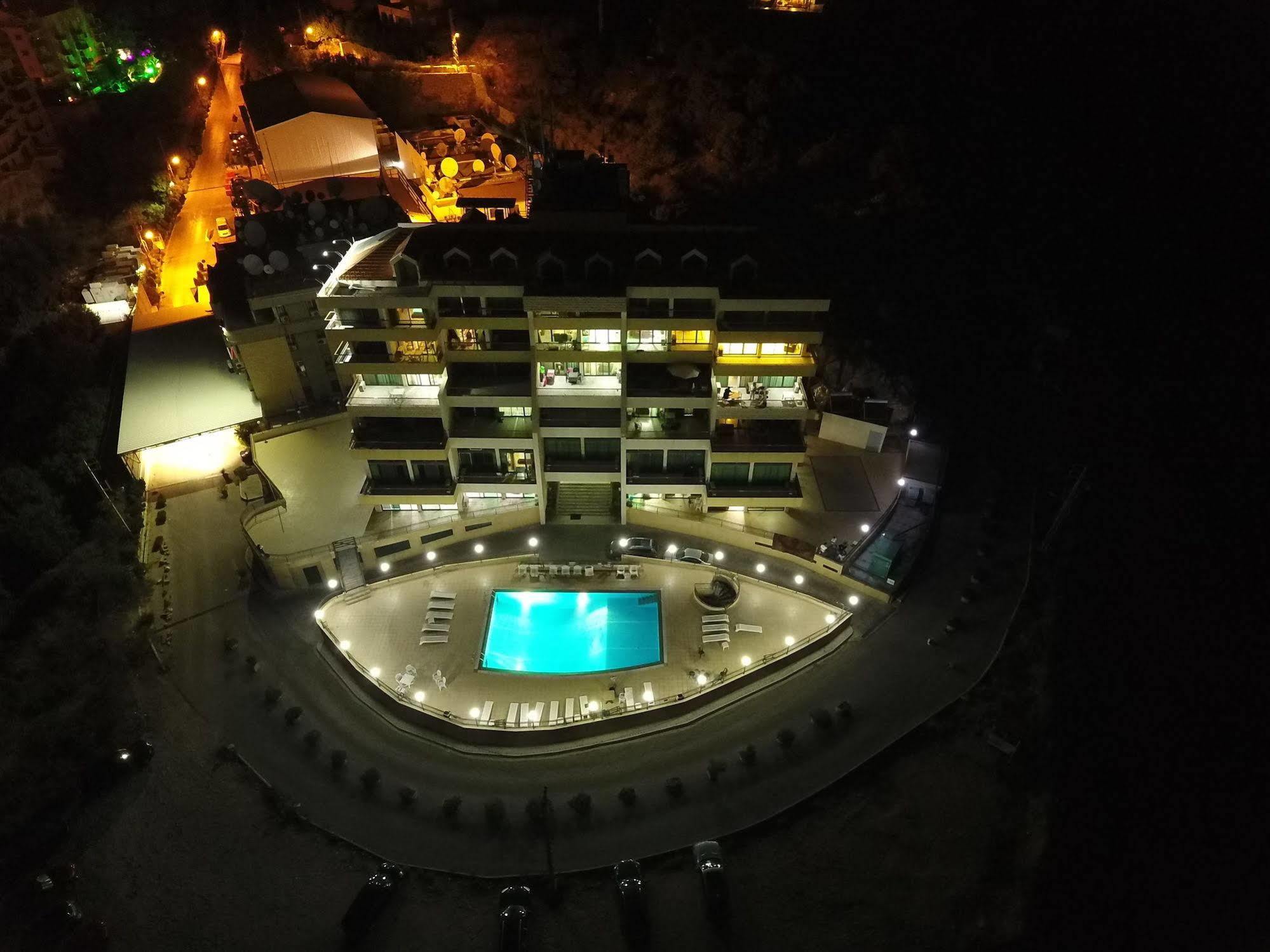 Adma Blue Screen Jounieh Bagian luar foto