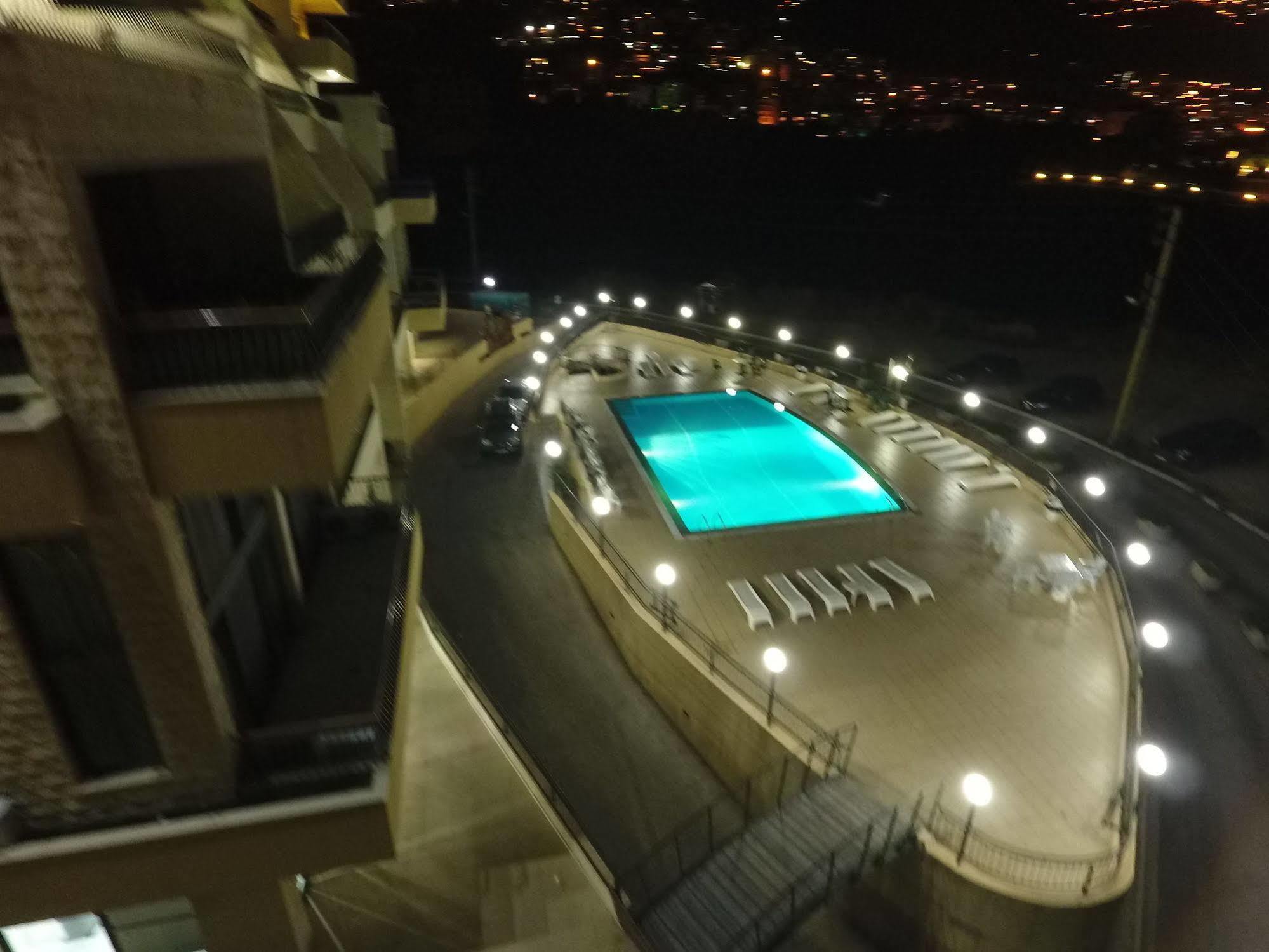 Adma Blue Screen Jounieh Bagian luar foto