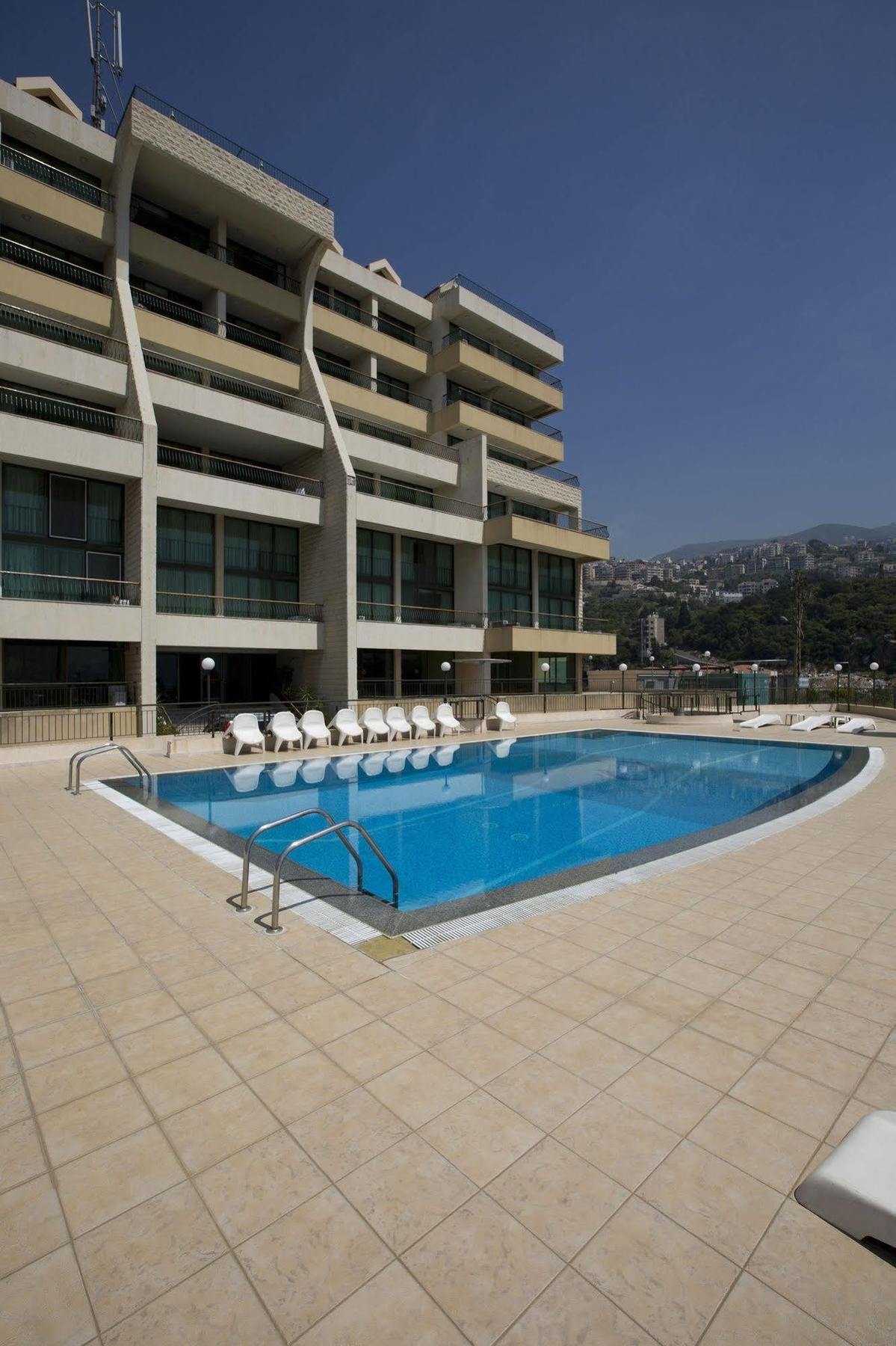 Adma Blue Screen Jounieh Bagian luar foto