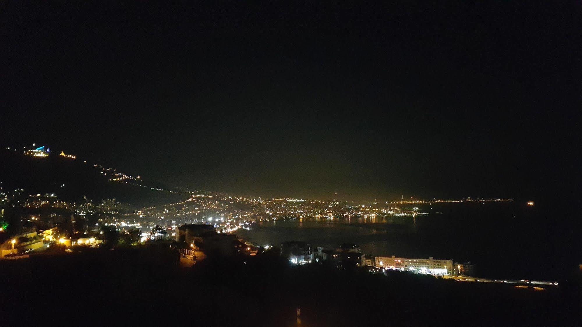 Adma Blue Screen Jounieh Bagian luar foto
