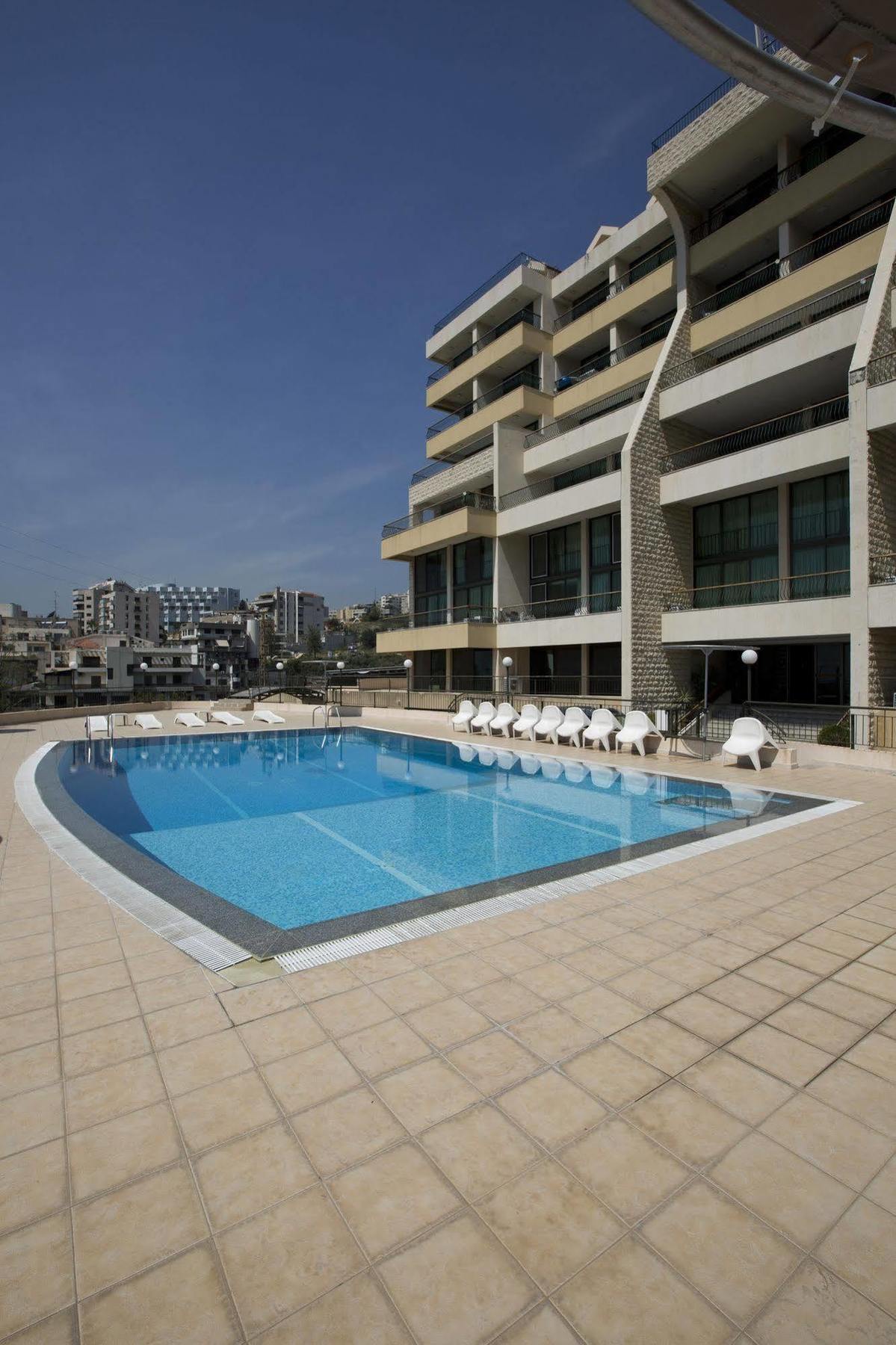 Adma Blue Screen Jounieh Bagian luar foto