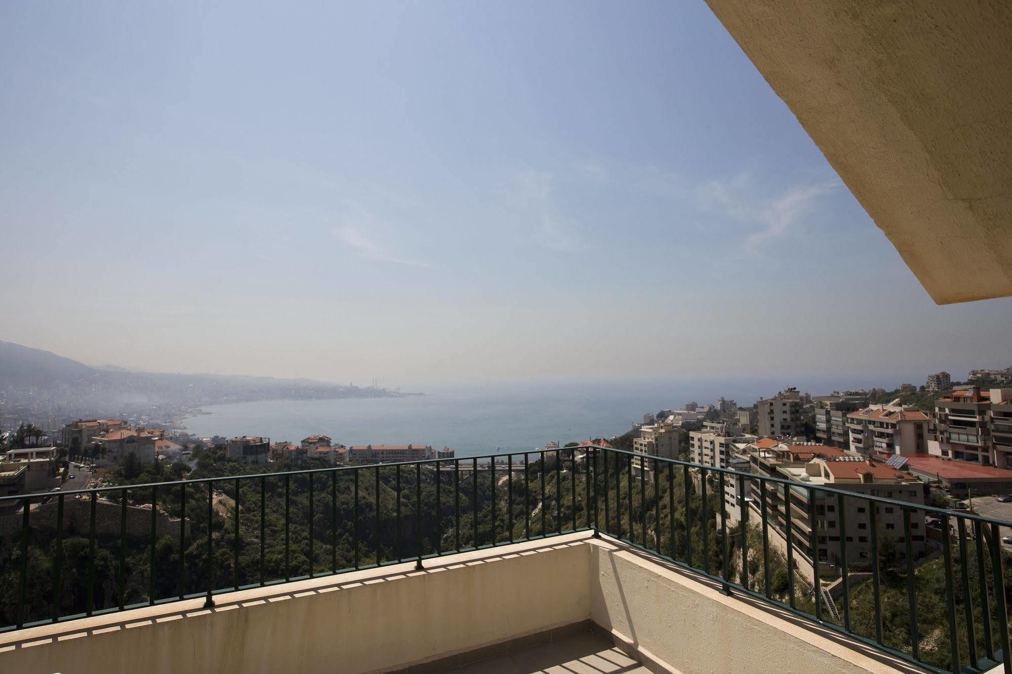 Adma Blue Screen Jounieh Bagian luar foto