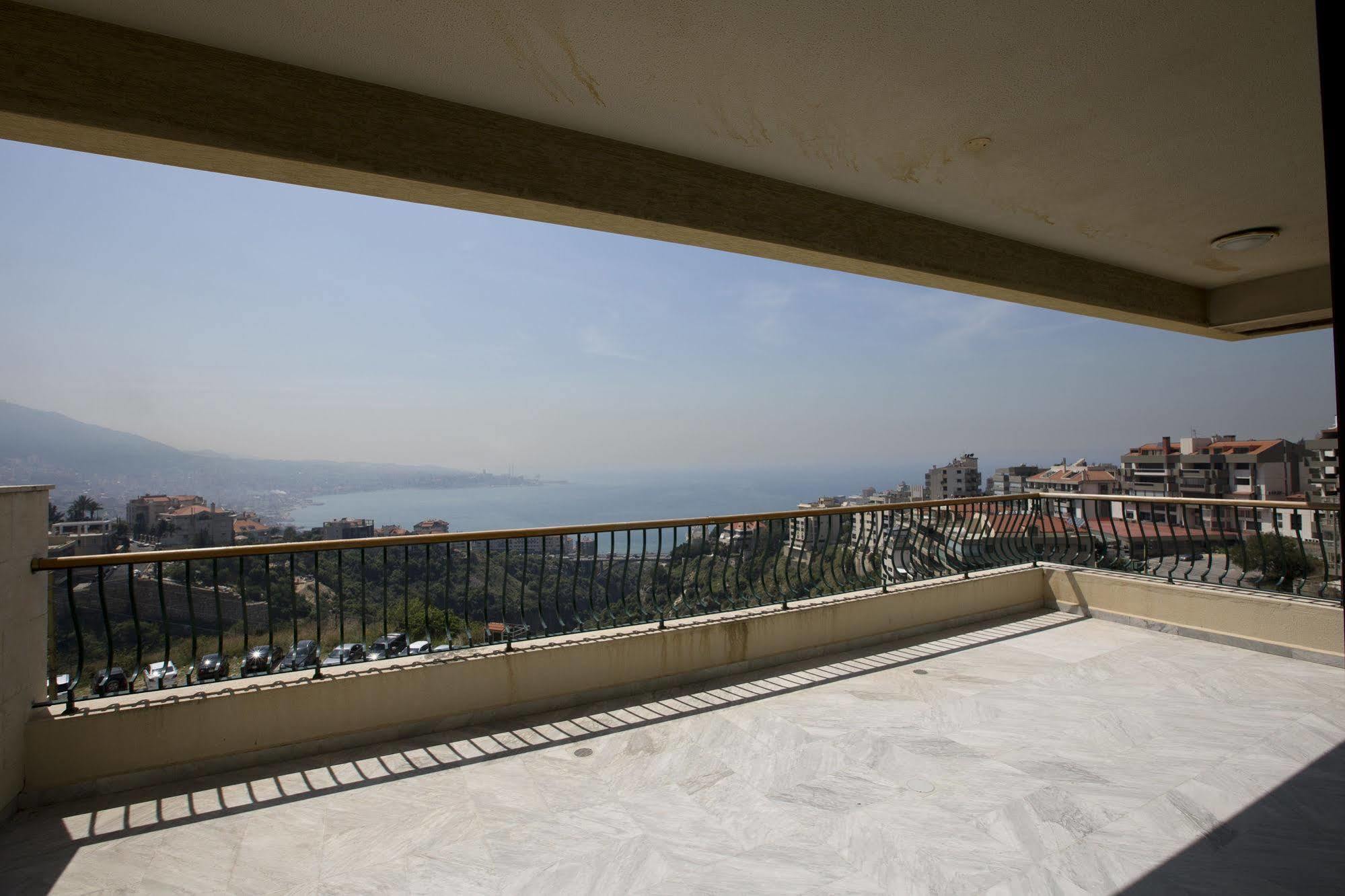 Adma Blue Screen Jounieh Bagian luar foto