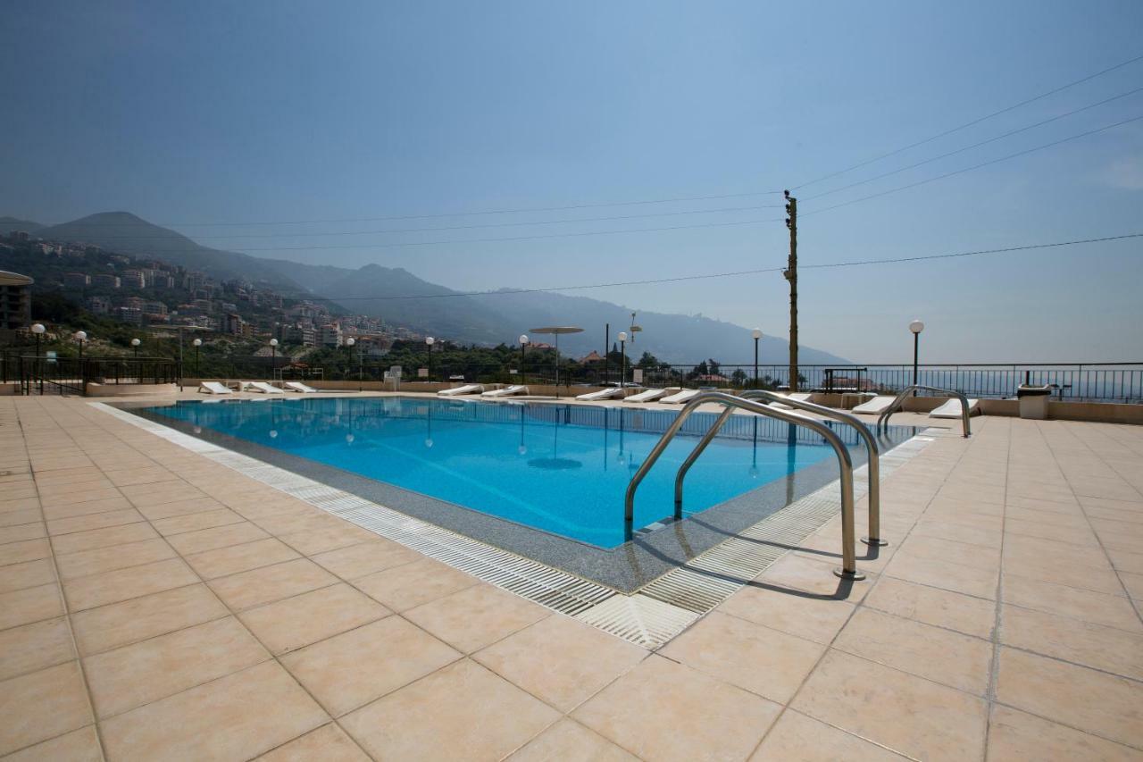 Adma Blue Screen Jounieh Bagian luar foto