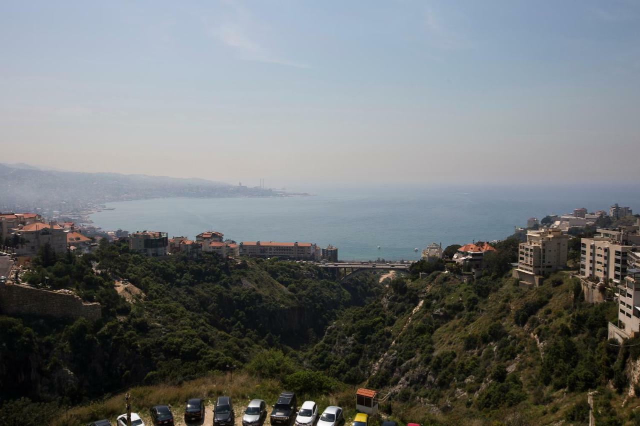 Adma Blue Screen Jounieh Bagian luar foto